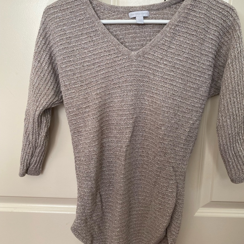 New York & Company Ribbed V-Neck Sweater XS Oatmeal 3/4 Sleeve Knit